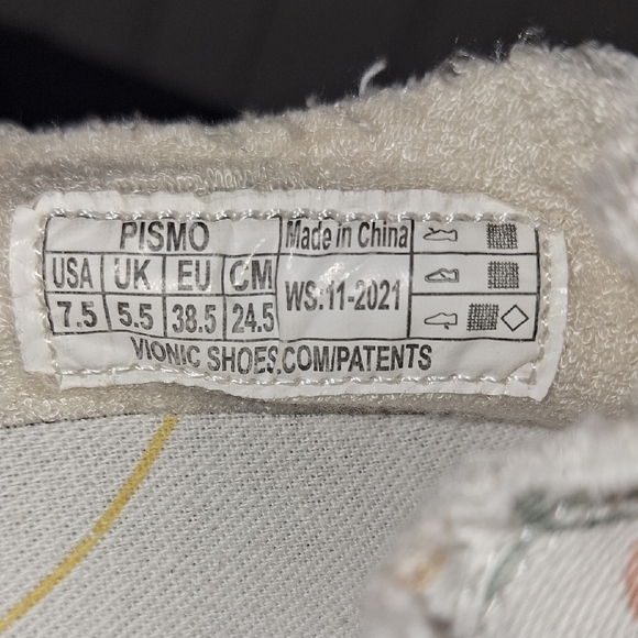 Vionic Beach "Pismo" Slip-On Sneakers - 7 ½ - Floral Peach White Faces Fruit - Picture 10 of 10